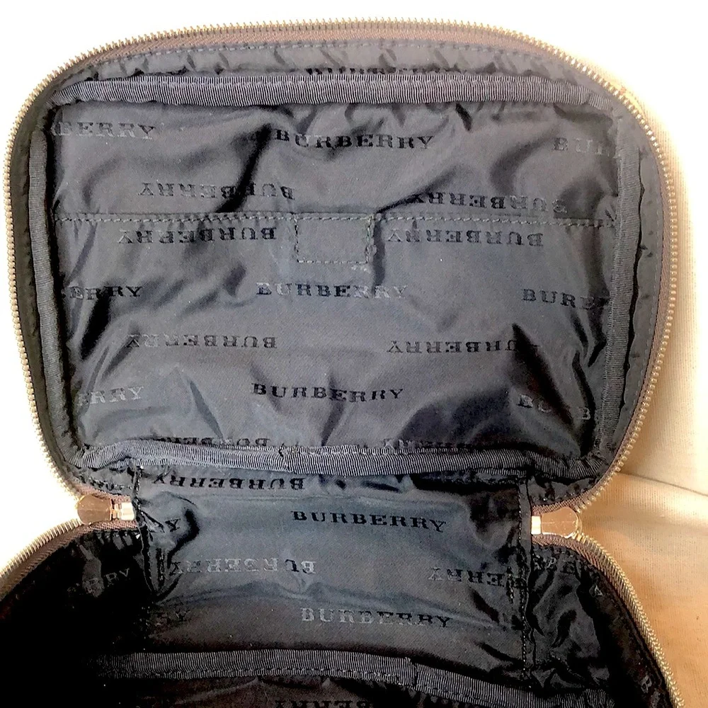 BURBERRY Cream Red Haystack Plaid Toiletry Bag with Iconic Nova Check Pattern